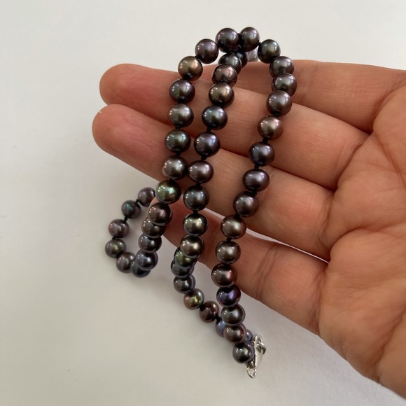Peacock grey freshwater pearl bead necklace - Picture 3 of 7